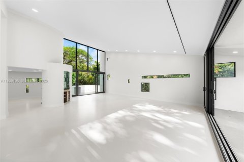House in Coral Gables, Florida 5 bedrooms, 439.89 sq.m. № 1996548 - photo 16