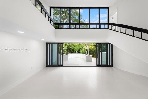 House in Coral Gables, Florida 5 bedrooms, 439.89 sq.m. № 1996548