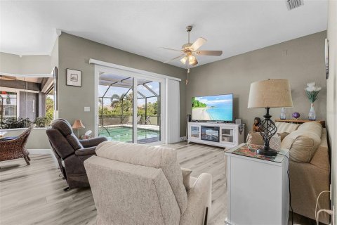 House in Punta Gorda, Florida 3 bedrooms, 208.66 sq.m. № 1798396 - photo 16