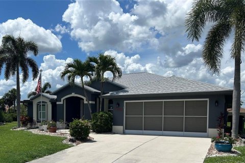 House in Punta Gorda, Florida 3 bedrooms, 208.66 sq.m. № 1798396 - photo 1