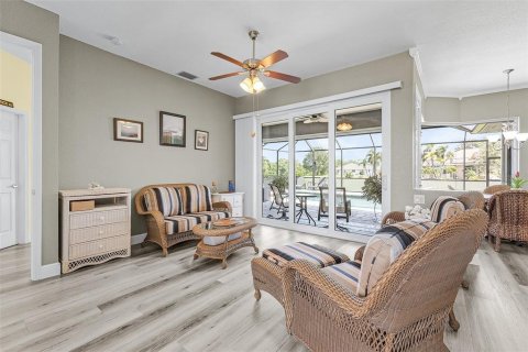 House in Punta Gorda, Florida 3 bedrooms, 208.66 sq.m. № 1798396 - photo 11