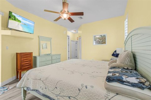 House in Punta Gorda, Florida 3 bedrooms, 208.66 sq.m. № 1798396 - photo 8