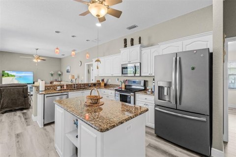 House in Punta Gorda, Florida 3 bedrooms, 208.66 sq.m. № 1798396 - photo 13