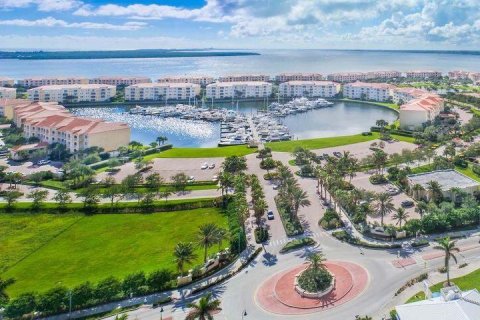 Condominio en venta en Fort Pierce, Florida, 2 dormitorios, 184.78 m2 № 956677 - foto 1