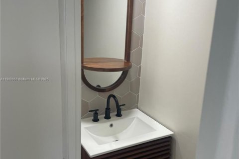 Снять в аренду кондоминиум в Майами, Флорида 1 спальня, 76.18м2, № 1954162 - фото 5