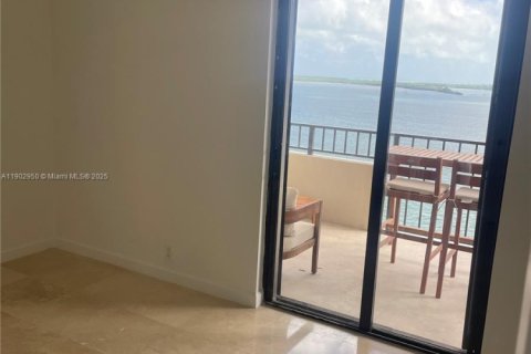 Снять в аренду кондоминиум в Майами, Флорида 1 спальня, 76.18м2, № 1954162 - фото 13