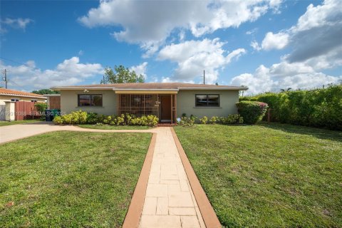 House in Miami, Florida 3 bedrooms, 155.05 sq.m. № 2076316