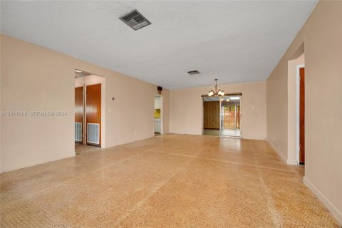House in Miami, Florida 3 bedrooms, 155.05 sq.m. № 2076316 - photo 8
