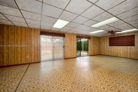 House in Miami, Florida 3 bedrooms, 155.05 sq.m. № 2076316 - photo 14