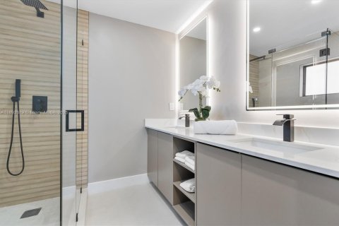 House in Miami, Florida 4 bedrooms, 167.69 sq.m. № 1946644 - photo 27