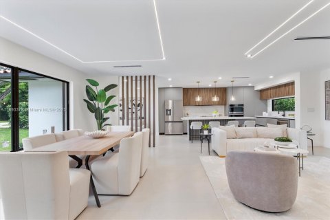 House in Miami, Florida 4 bedrooms, 167.69 sq.m. № 1946644 - photo 4