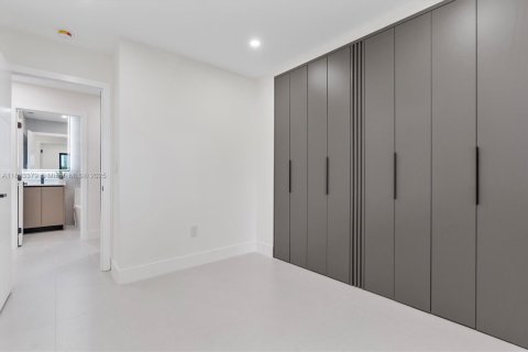 House in Miami, Florida 4 bedrooms, 167.69 sq.m. № 1946644 - photo 29