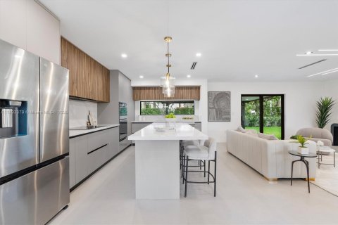 House in Miami, Florida 4 bedrooms, 167.69 sq.m. № 1946644 - photo 11