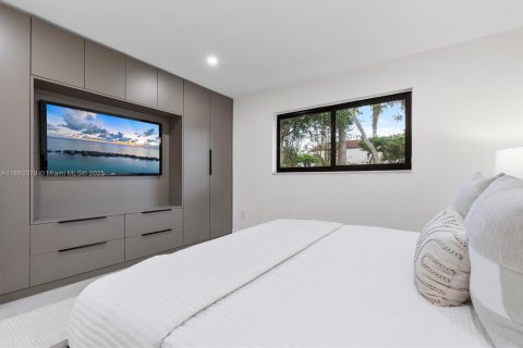 House in Miami, Florida 4 bedrooms, 167.69 sq.m. № 1946644 - photo 24