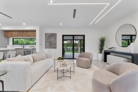 House in Miami, Florida 4 bedrooms, 167.69 sq.m. № 1946644 - photo 9
