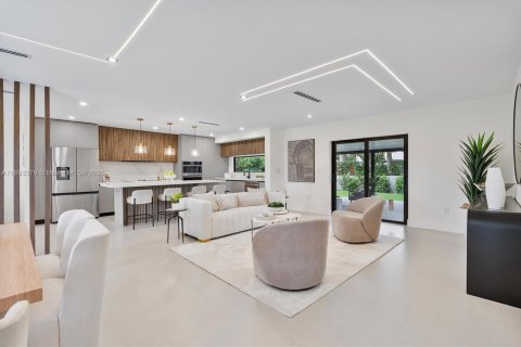 House in Miami, Florida 4 bedrooms, 167.69 sq.m. № 1946644 - photo 3