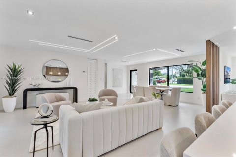 House in Miami, Florida 4 bedrooms, 167.69 sq.m. № 1946644 - photo 16