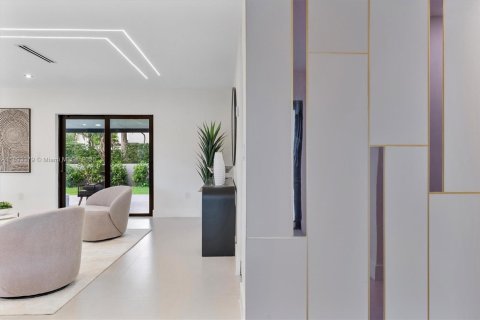 House in Miami, Florida 4 bedrooms, 167.69 sq.m. № 1946644 - photo 21
