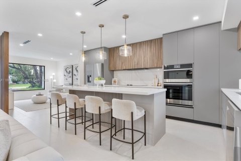 House in Miami, Florida 4 bedrooms, 167.69 sq.m. № 1946644 - photo 7
