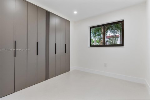 House in Miami, Florida 4 bedrooms, 167.69 sq.m. № 1946644 - photo 28