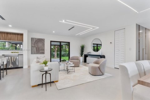 House in Miami, Florida 4 bedrooms, 167.69 sq.m. № 1946644 - photo 8