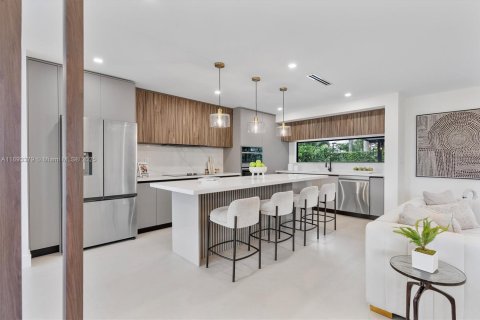 House in Miami, Florida 4 bedrooms, 167.69 sq.m. № 1946644 - photo 10