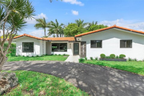 House in Miami, Florida 4 bedrooms, 167.69 sq.m. № 1946644 - photo 1
