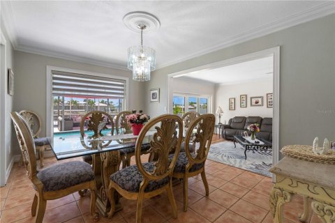 Casa en venta en Port Charlotte, Florida, 4 dormitorios, 219.34 m2 № 1741159 - foto 10