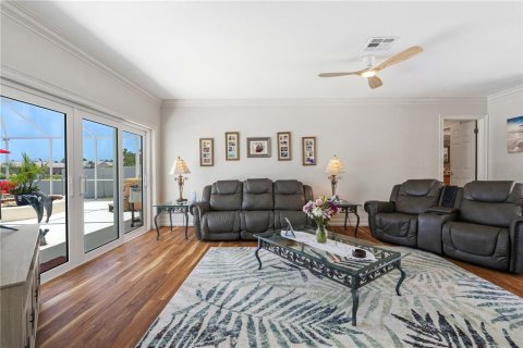 Casa en venta en Port Charlotte, Florida, 4 dormitorios, 219.34 m2 № 1741159 - foto 19