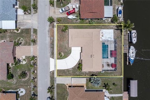 Casa en venta en Port Charlotte, Florida, 4 dormitorios, 219.34 m2 № 1741159 - foto 13