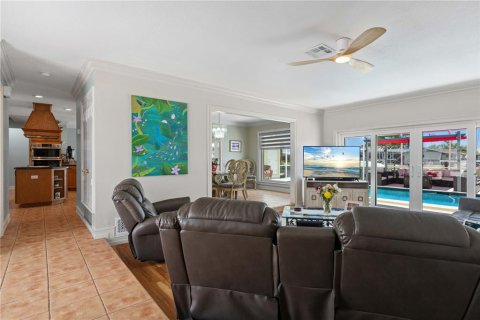 Casa en venta en Port Charlotte, Florida, 4 dormitorios, 219.34 m2 № 1741159 - foto 20
