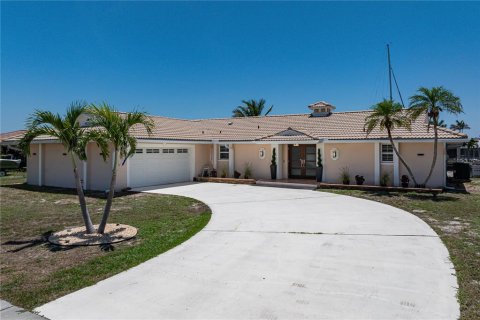 Casa en venta en Port Charlotte, Florida, 4 dormitorios, 219.34 m2 № 1741159 - foto 1