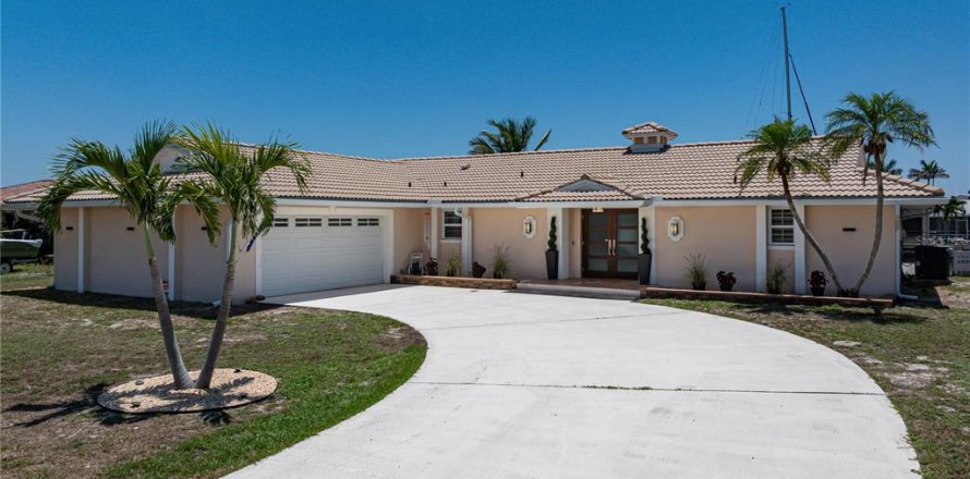 Casa en Port Charlotte, Florida 4 dormitorios, 219.34 m2 № 1741159