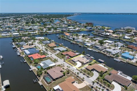 Casa en venta en Port Charlotte, Florida, 4 dormitorios, 219.34 m2 № 1741159 - foto 2