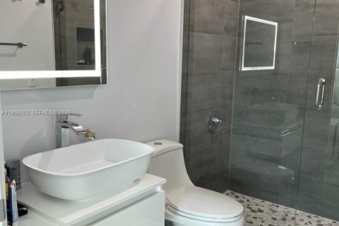 Condominio en alquiler en North Bay Village, Florida, 2 dormitorios, 76.92 m2 № 2010749 - foto 14