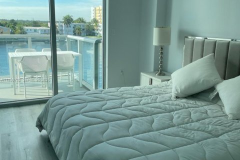 Condominio en alquiler en North Bay Village, Florida, 2 dormitorios, 76.92 m2 № 2010749 - foto 18