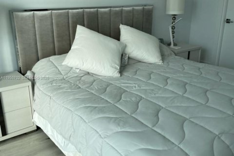 Condominio en alquiler en North Bay Village, Florida, 2 dormitorios, 76.92 m2 № 2010749 - foto 23