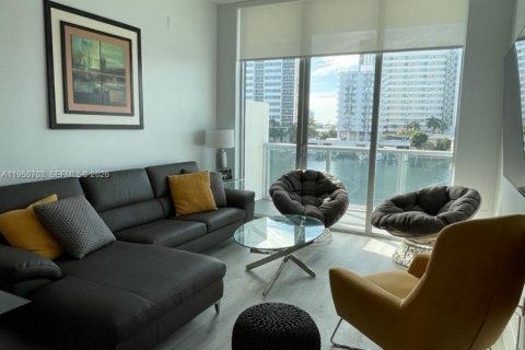 Condominio en alquiler en North Bay Village, Florida, 2 dormitorios, 76.92 m2 № 2010749 - foto 13