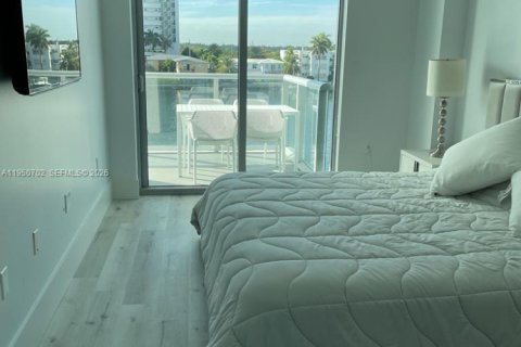 Condominio en alquiler en North Bay Village, Florida, 2 dormitorios, 76.92 m2 № 2010749 - foto 21