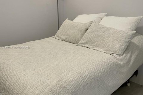 Condominio en alquiler en North Bay Village, Florida, 2 dormitorios, 76.92 m2 № 2010749 - foto 16