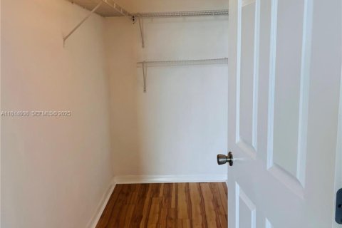 Снять в аренду квартиру в Майами, Флорида 2 спальни, 86.86м2, № 2034519 - фото 5