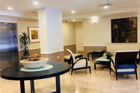 Снять в аренду квартиру в Майами, Флорида 2 спальни, 86.86м2, № 2034519 - фото 17