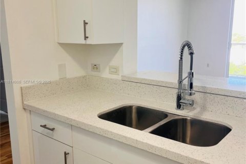 Снять в аренду квартиру в Майами, Флорида 2 спальни, 86.86м2, № 2034519 - фото 21