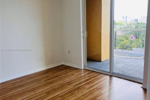 Снять в аренду квартиру в Майами, Флорида 2 спальни, 86.86м2, № 2034519 - фото 4