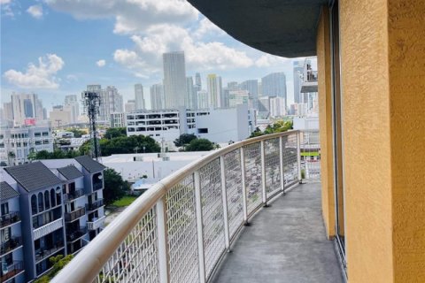 Снять в аренду квартиру в Майами, Флорида 2 спальни, 86.86м2, № 2034519 - фото 11