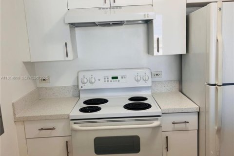 Снять в аренду квартиру в Майами, Флорида 2 спальни, 86.86м2, № 2034519 - фото 19