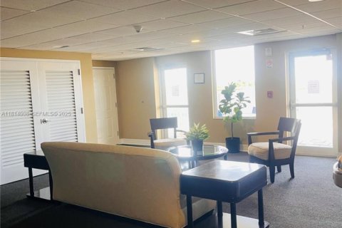 Снять в аренду квартиру в Майами, Флорида 2 спальни, 86.86м2, № 2034519 - фото 12