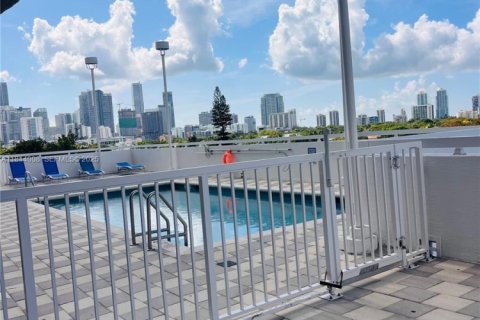 Снять в аренду квартиру в Майами, Флорида 2 спальни, 86.86м2, № 2034519 - фото 13