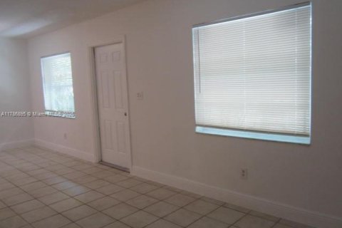 Propiedad comercial en venta en Pompano Beach, Florida, 270.44 m2 № 1730876 - foto 13