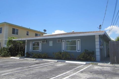Propiedad comercial en venta en Pompano Beach, Florida, 270.44 m2 № 1730876 - foto 2